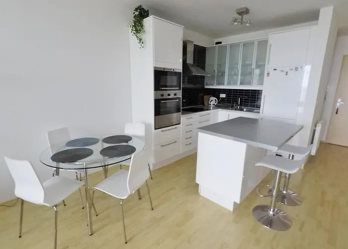 Sunny Free Parking Beauty Balcony View, 3 Towers Lejlighed *