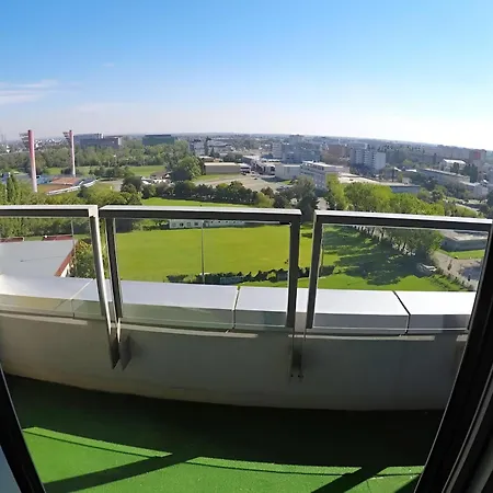 Sunny Free Parking Beauty Balcony View, 3 Towers Apartman *